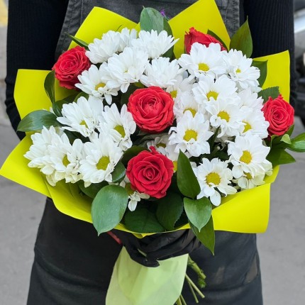 Букет с розами и хризантемами "Волшебство" - заказ с достакой с доставкой в Хабаровске