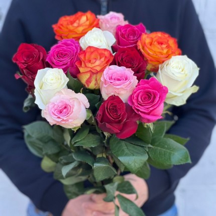 Букет из разноцветных роз с доставкой  в Хабаровске