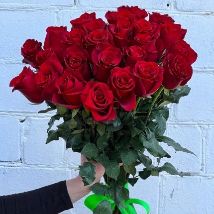 Букет из красных роз  с доставкой по городу  в Хабаровске